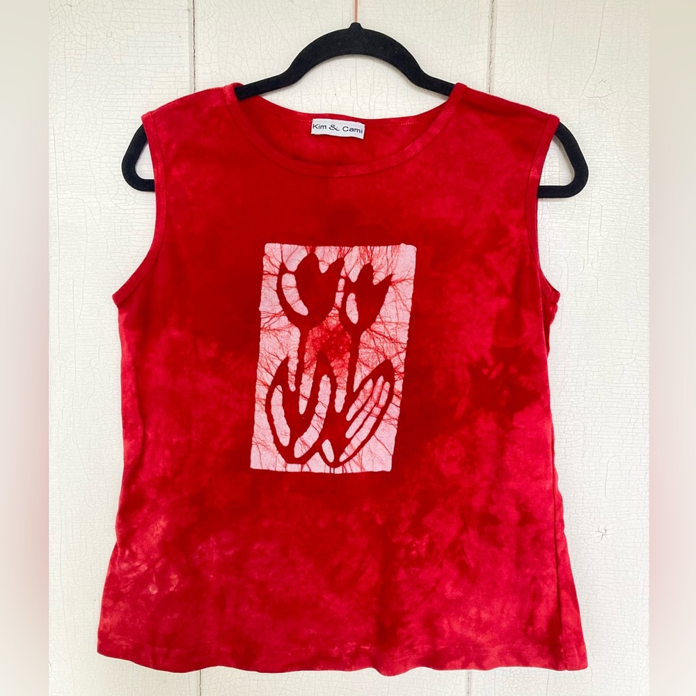 Kim & Cami red tie dye tank top with tulip motif